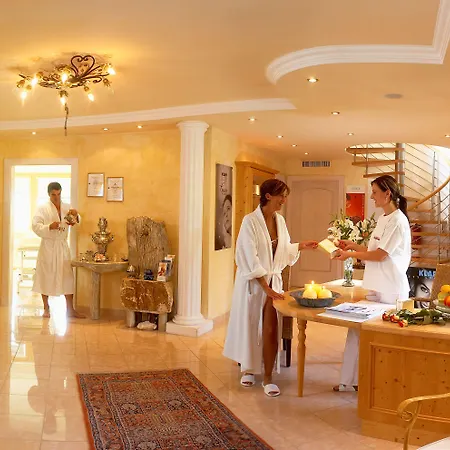 호텔 Wohlfuehl & Genusshotel Felsenhof 4*