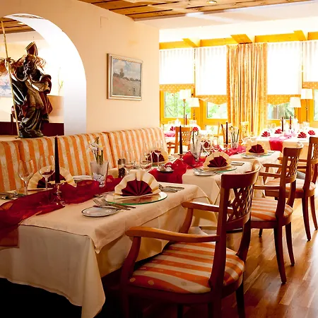 Wohlfuehl & Genusshotel Felsenhof 4* Bad Kleinkirchheim