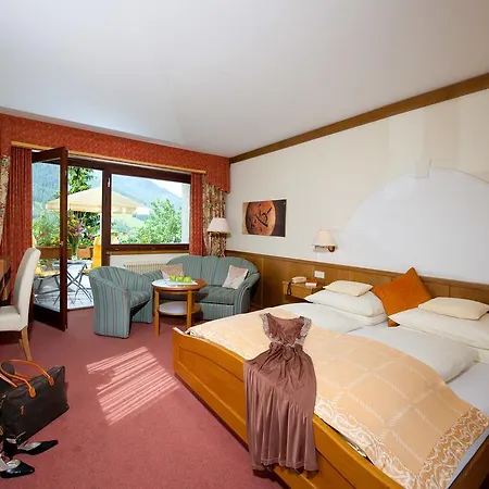 Wohlfuehl & Genusshotel Felsenhof 호텔
