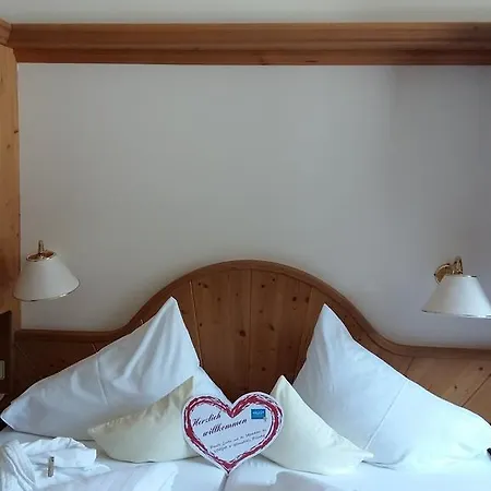 Wohlfuehl & Genusshotel Felsenhof 호텔