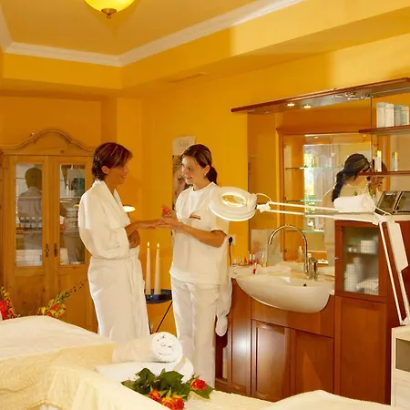 Wohlfuehl & Genusshotel Felsenhof 호텔 4*