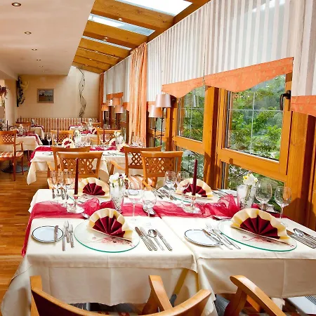 Wohlfuehl & Genusshotel Felsenhof 호텔