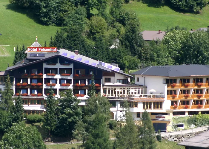 Wohlfuehl & Genusshotel Felsenhof Готель 4*